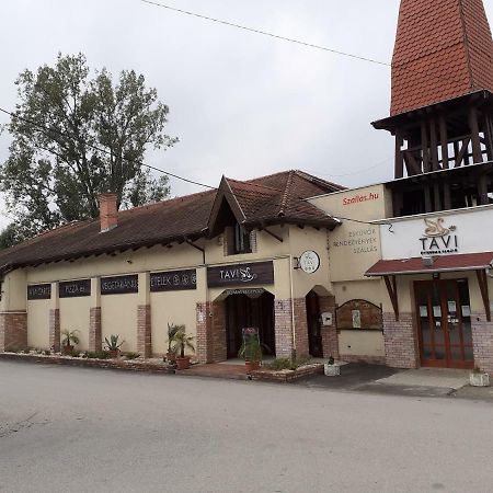 Tavi Panzio Es Etterem Bed and Breakfast Veresegyház Buitenkant foto