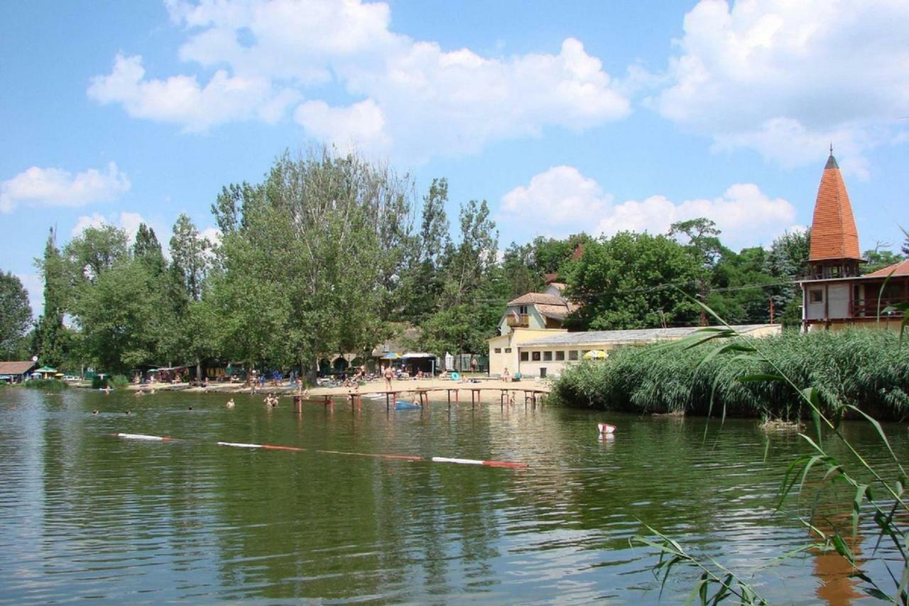 Tavi Panzio Es Etterem Bed and Breakfast Veresegyház Buitenkant foto