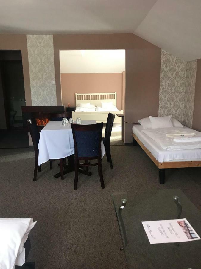 Tavi Panzio Es Etterem Bed and Breakfast Veresegyház Buitenkant foto
