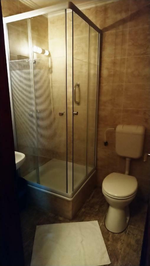 Tavi Panzio Es Etterem Bed and Breakfast Veresegyház Buitenkant foto