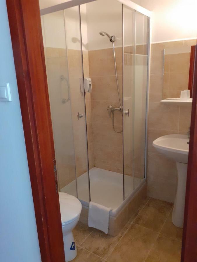 Tavi Panzio Es Etterem Bed and Breakfast Veresegyház Buitenkant foto