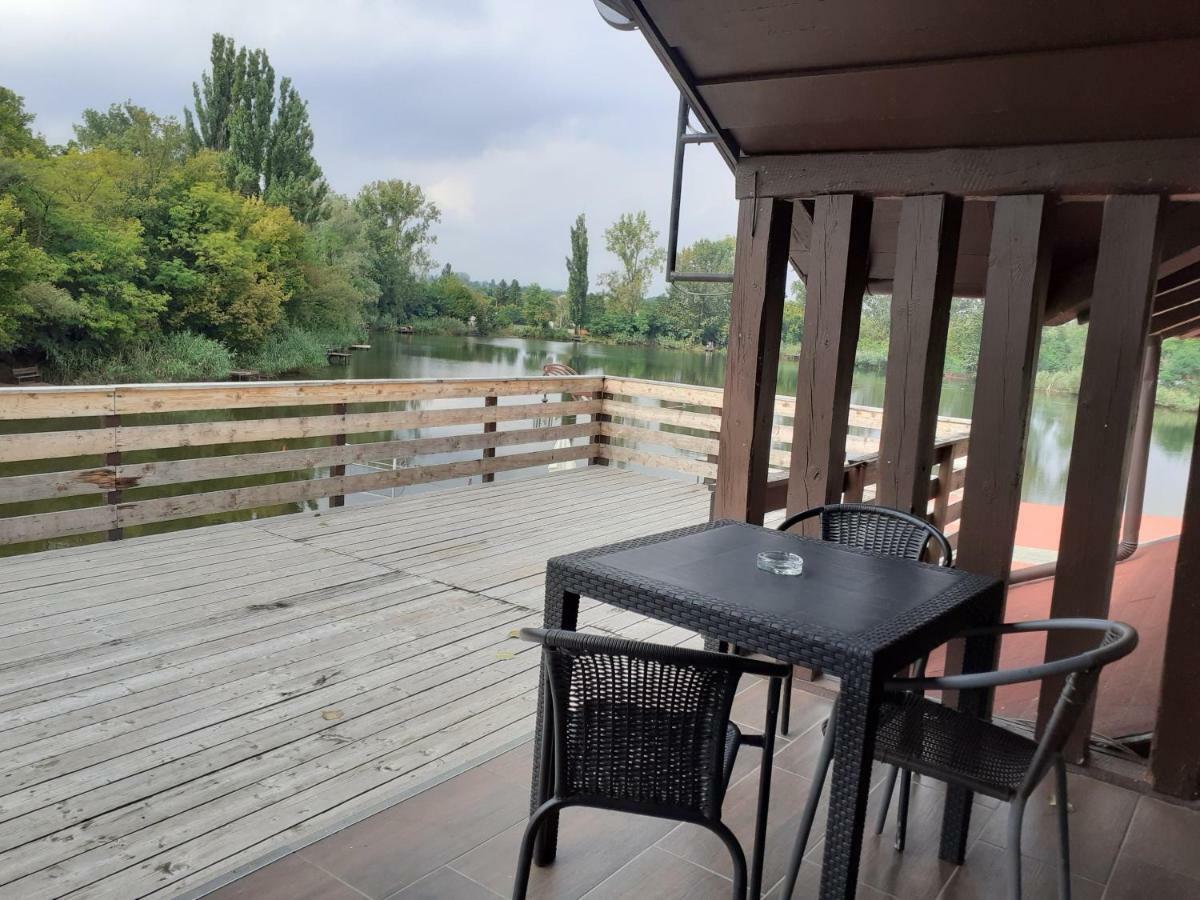 Tavi Panzio Es Etterem Bed and Breakfast Veresegyház Buitenkant foto